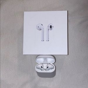 Apple 2nd Generation AirPods